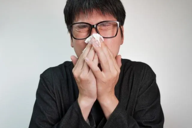 老翁從沒打過疫苗「快篩陽性」險喪命！醫曝換「25000 c.c 血漿」搶救
