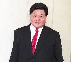 散布劉文正死訊轉移焦點？夏玉順遭爆大鬧飛機「逼空姐幫穿襪」　華航發聲：將依法採取行動
