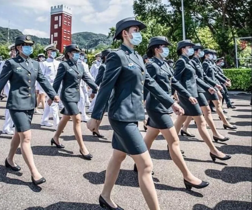 陸軍又爆「私密片瘋傳」！女女裸體入鏡....主角身分曝光