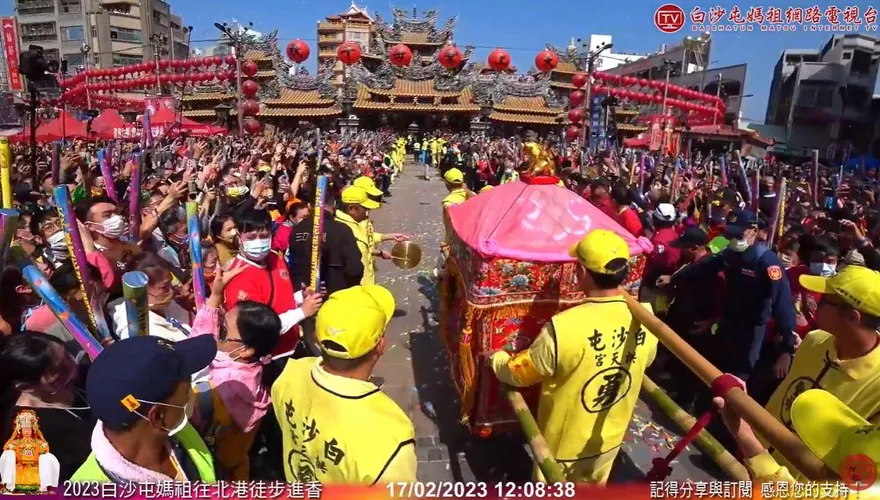 影/白沙屯媽祖進香/粉紅超跑抵達朝天宮！　「三進三退」古禮入廟萬民同慶