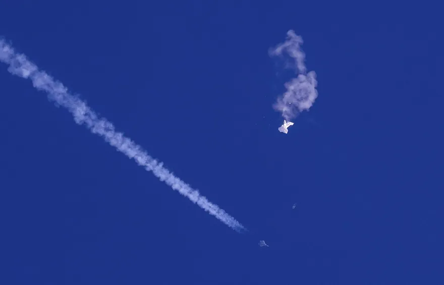 傳美F-22戰機用1200萬飛彈射下360元民間氣球？拜登：只要它具威脅性就該擊落