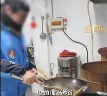 炒飯店女老闆不會炒飯　外送員變「1日大廚」瀟灑一句帥爆網