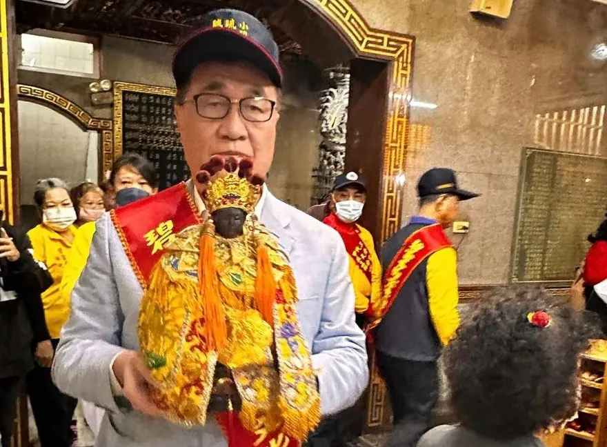 李四川受邀回小琉球參加遶境　「觀音佛祖也有粉紅超跑」