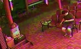 慣竊一晚偷3回！還大不敬「在神明面前點贓款」　果然4小時後就報應了