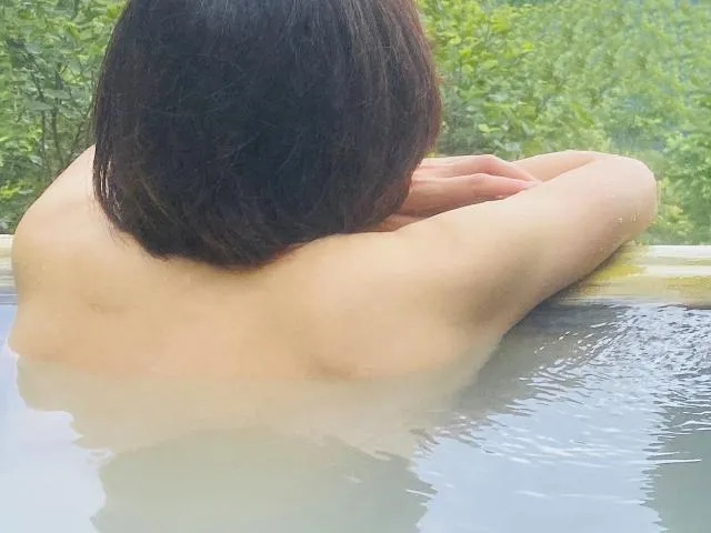 台女赴日遇驚魂！短髮男扮女「毛巾遮下體」闖女湯　飯店回應惹議