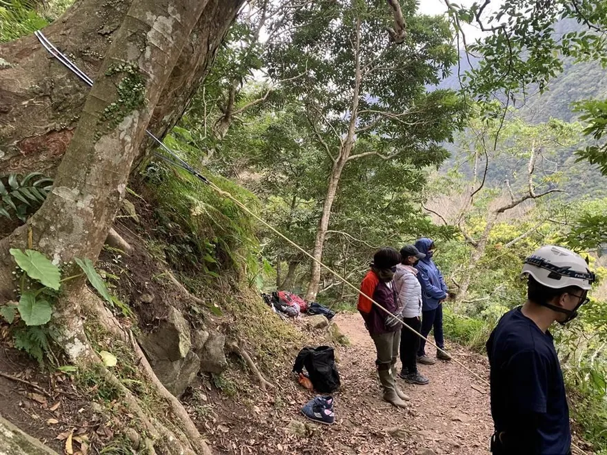 快訊/58歲男登「錐麓古道」滑落邊坡亡！228連假花蓮連2起山域事故