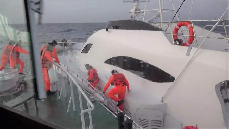 「撈」起842公斤K他命！海巡VS跨國運毒「幽靈遊艇」正邪鬥法　小隊長跳船逮毒販