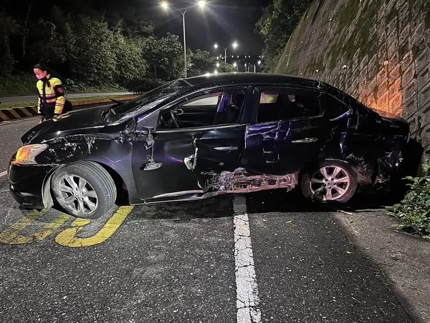 綁祈福布條還是慘撞！5男女新北石門吃肉粽衝護欄送醫