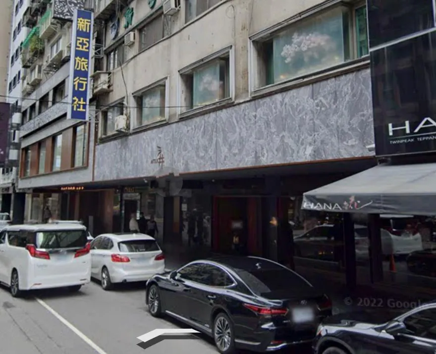 快訊/住戶攜嬰驚逃！三井日本料理店所在大樓火警
