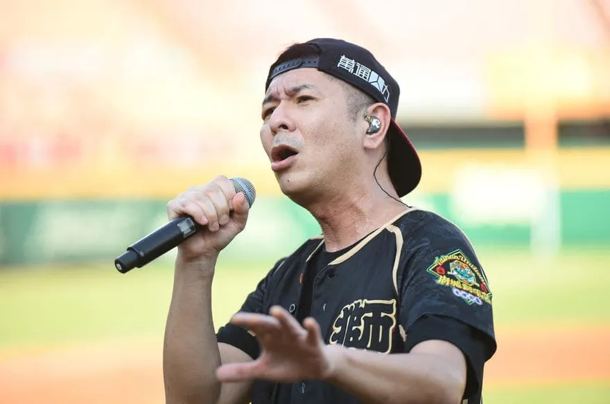 荒山亮喊「沒錢」對話曝光！遭指控「性侵」反咬對方恐嚇...駐唱女歌手再爆細節