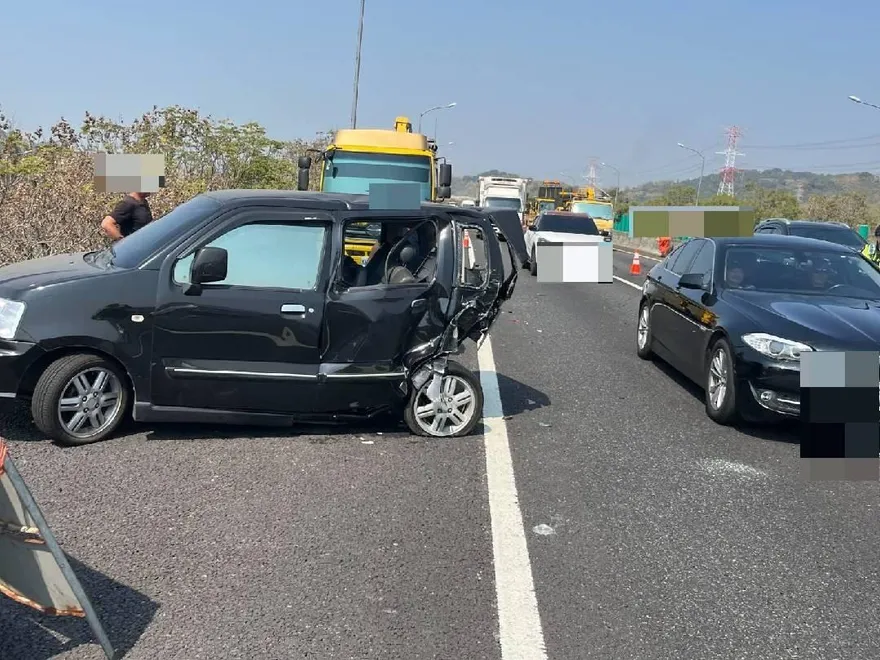 國道6號連環車禍3車追撞　小客車車尾全毀2人受傷送醫