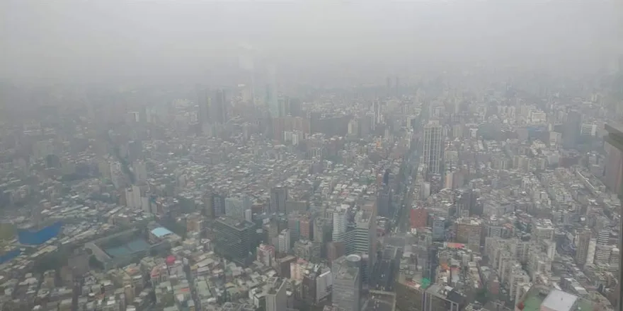 霾害衝擊空品！鄭明典指出「冷空氣從北方南下」：影響較低