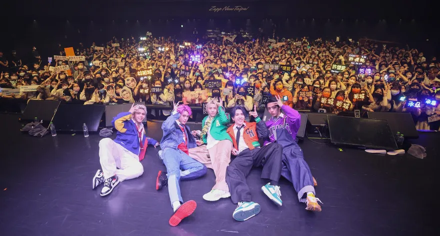 ALL IN 5演唱會肌情爆發！哲瑋「30秒脫光換裝」秀6塊肌嘆：像牛肉場