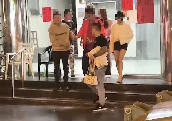影/美腿驚慌片！酒店慘遭6煞上門狠砸　囂張嫌犯供稱來討「去年的恩怨」