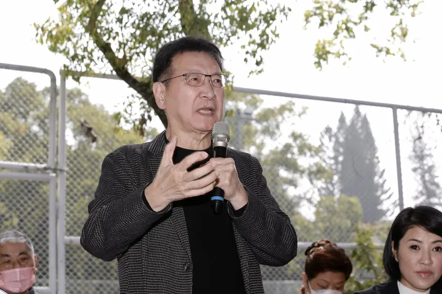 拳頭硬了！鍾沛君遭綠側翼牙醫咒「癌症復發」趙少康狠嗆民進黨