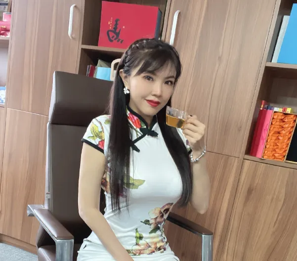 劉樂妍酸「台灣滿地都假奶」！PO文自豪F級UU純天然　1句話被嗆了