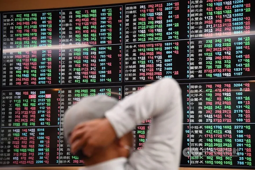 瑞信也爆雷！電金傳齊跌　台股早盤挫逾140點