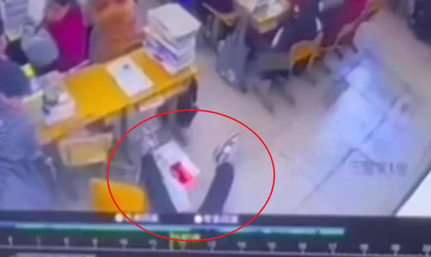 影/陸國三生罰站突倒地抽搐「老師只顧上課」...40多分鐘無人救治身亡