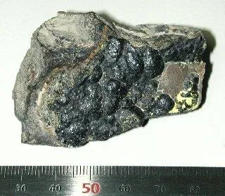 2.5公噸天然鈾不翼而飛　利比亞軍閥將領：在儲藏地5公里外找回