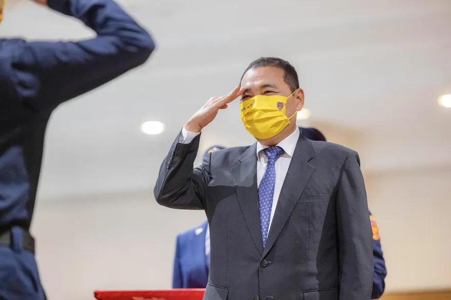 侯友宜民調被「超車」不怕？　媒體人接到這通電話：他一定會讓人好看