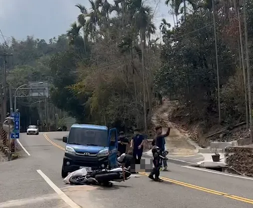 嘉義阿婆灣重大車禍！重機對撞林務局公務車遭「捲入車底」　騎士送醫不治