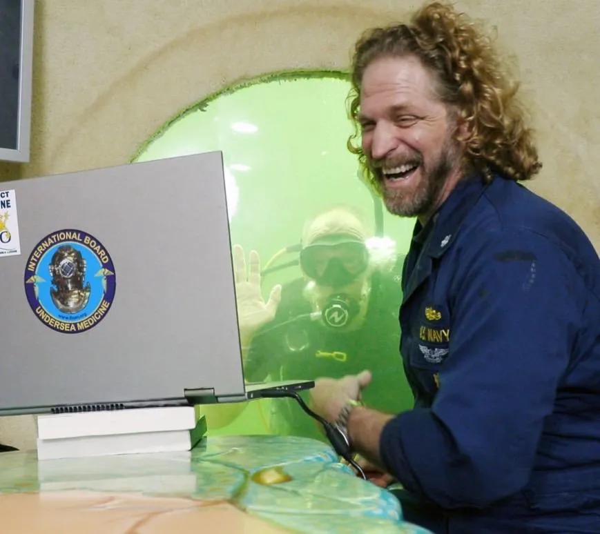 影/為觀察人體在壓力下的變化　美國教授將在水下9公尺生活100天