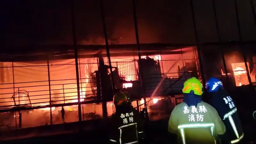 影/大火影片曝！嘉義民雄知名土窯羊肉店燒光光　復業無期饕客悲