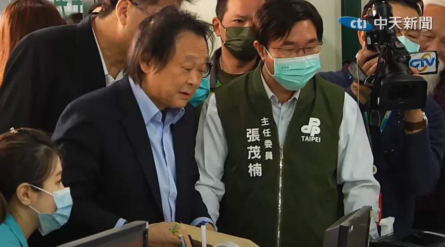 蔡賴相爭有新戰場！　王世堅不甩「誠信條款」背後有英系相挺