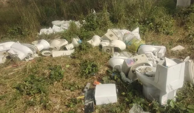 惡質！苗栗「馬桶山」傾倒溪床　「最狂縣長」用消波塊堵到包商