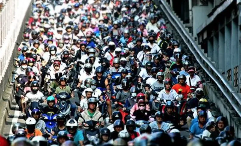 民眾掀南北筆戰！網友唾棄天龍人多數不考機車駕照
