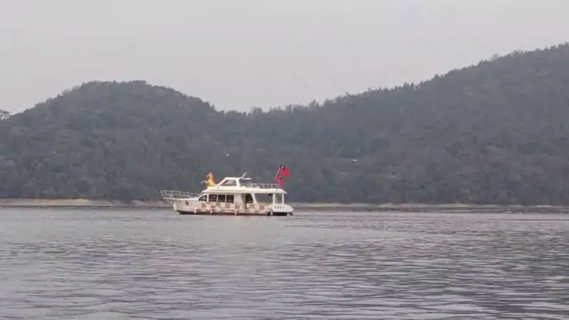 快訊/水位降7米！日月潭發生遊船擱淺意外　20名外籍客受困
