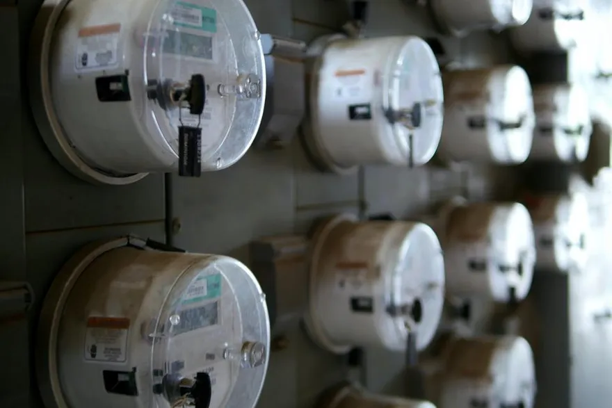 台電虧損逾4000億陷破產危機　行政院急拍板1000億增資「10月不漲電價」