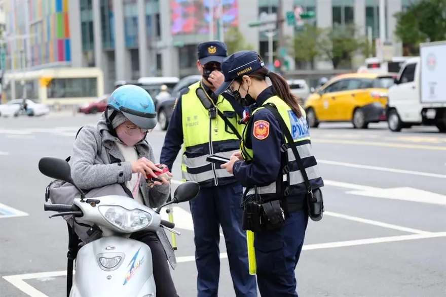 不讓行人就是3600元！　北市大執法今起到6月路口嚴抓4違規