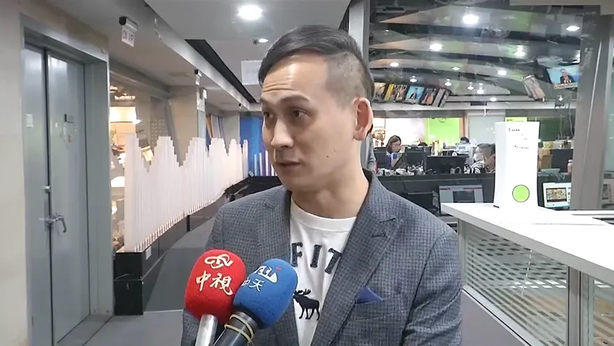 遭羅致政轟主業是「通告藝人」　葉元之回嗆：你是摩鐵代言人