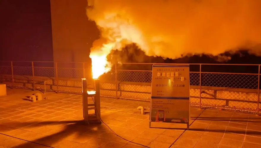 影/人工增雨！水庫蓄水率跌破4成　水利署把握春雨施放焰劑