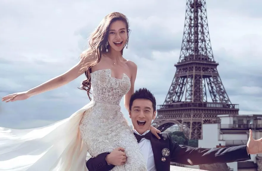 疑打臉「仍是家人說」！黃曉明Angelababy離婚後罕見同台　雙方尷尬反應引熱議
