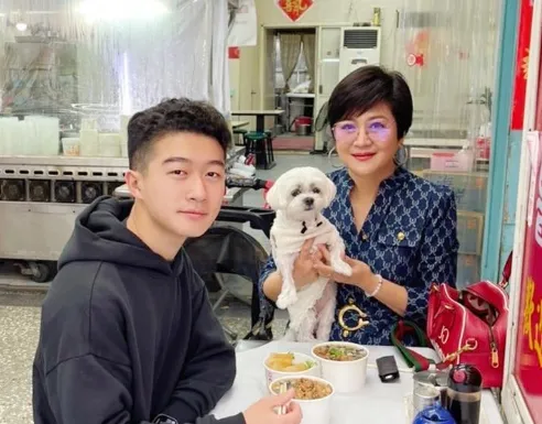 貝克宇留學返台了！崔佩儀開心曬兒近照喊幸福　網讚：越大越帥