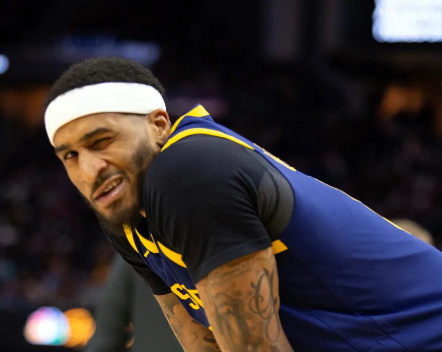 影/7呎「狼王」慘遭搧鍋！勇士「小手套」復出超狂　柯瑞讚：帶來防守能量