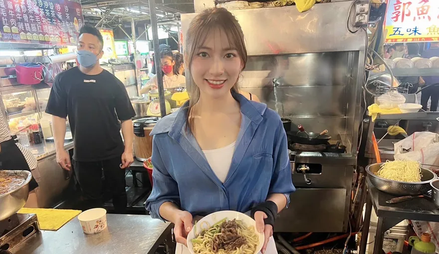 炒飯妹邀夜市做菜！情色教主酸「沒什麼了不起」嗆制裁　林彤正面回應了