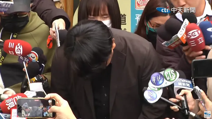狒狒遭射殺！六福村將嚴懲高層　鞠躬致歉：關閉動物園區開放無時間表