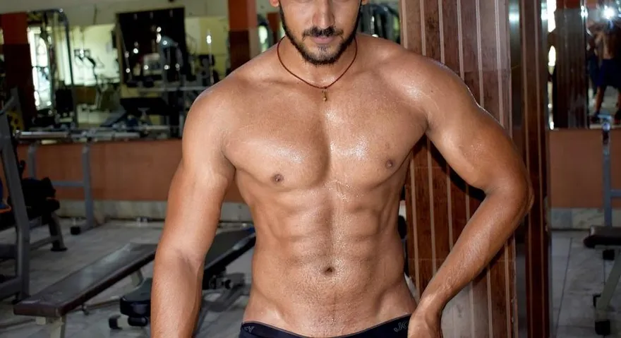 這麼急？北市猛警推特發警局內自拍裸照　刪文時已有「51人喜歡」…下場糗