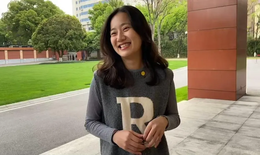 影/馬英九訪陸兩岸破冰　隨團出訪成最美嬌點　「KMT張鈞甯」感謝網友不嫌棄