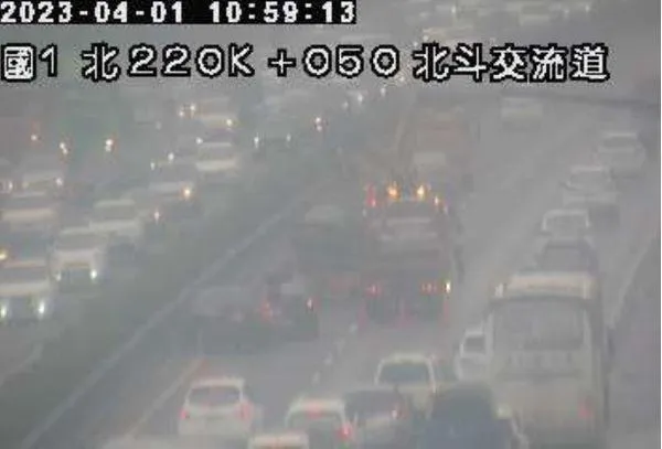 快訊/出遊民眾又崩潰了！國1北斗路段驚傳5車追撞　回堵車流至少3公里