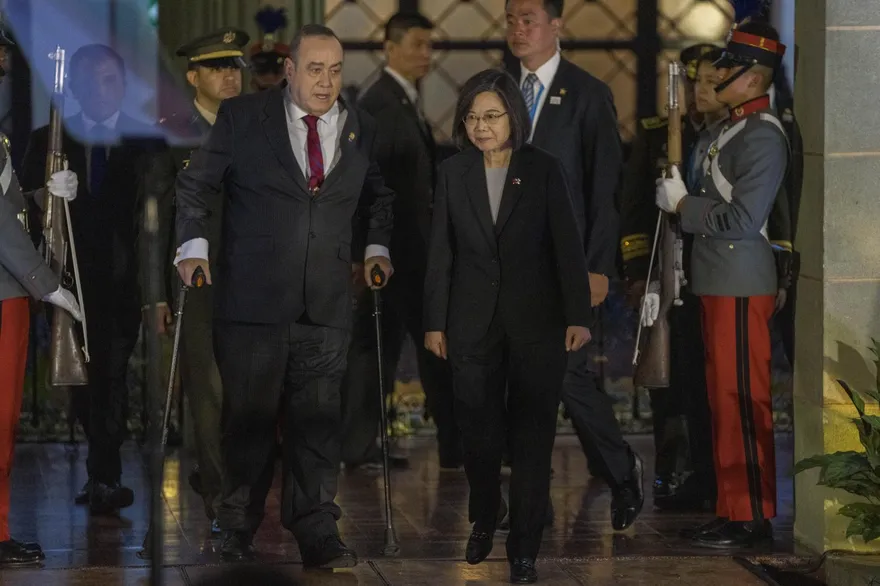 瓜國總統稱「台灣是唯一的中國」網酸爆：民進黨要精神分裂了