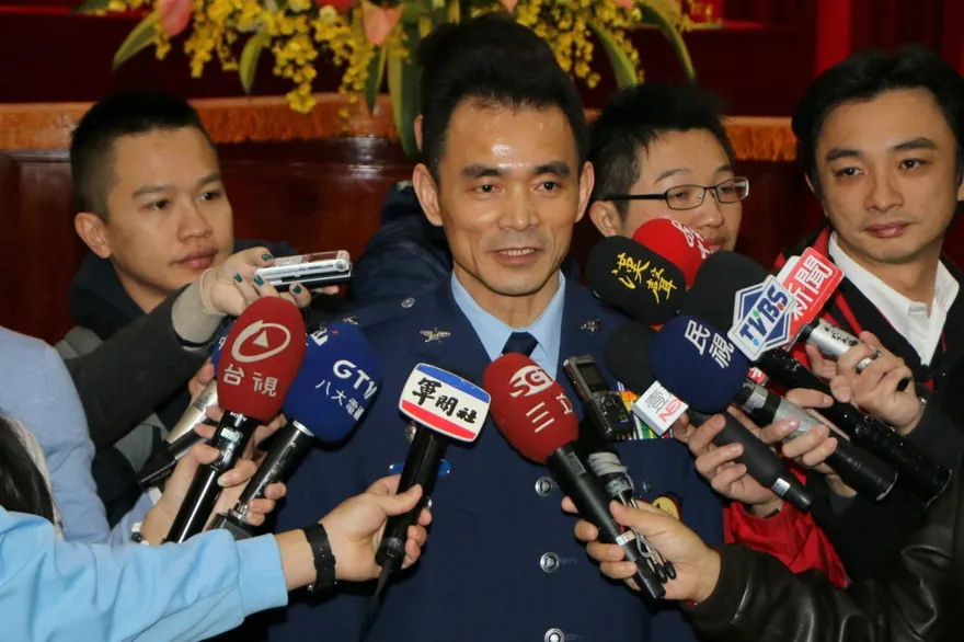 私菸案總統府副侍衛長「轉任駐英國公使」！網驚覺：論文門發生地