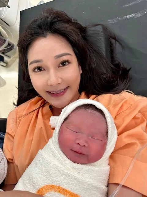 中天美女主播張若妤生了！「馬拉松式內診」剖腹吃全餐：最勇敢的一天