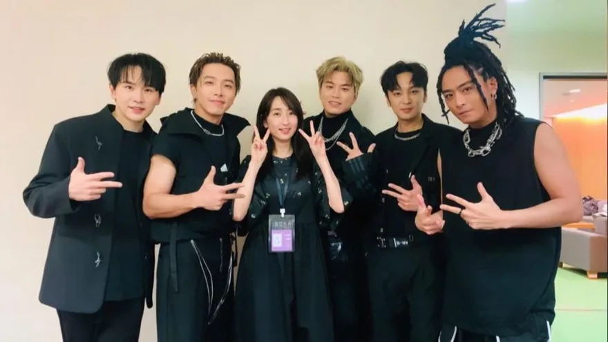 Energy世紀合體五月天！柯佳嬿po出幕後合照：人生第1次