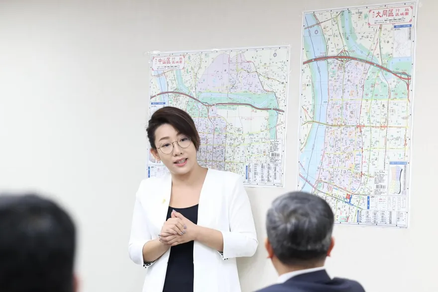 國旗當桌巾展現台灣軟實力？她氣炸轟駐匈代表：根本侮辱中華民國