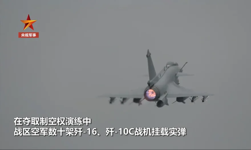 解放軍飛行員嗆「有種開火不然挨揍」？！　她放慢速度一聽急喊：不要再造謠了