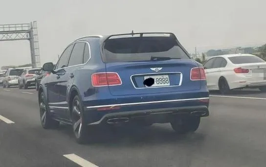 國道塞爆！民眾直擊「mini cooper」周遭空蕩蕩　行家一看照片秒懂